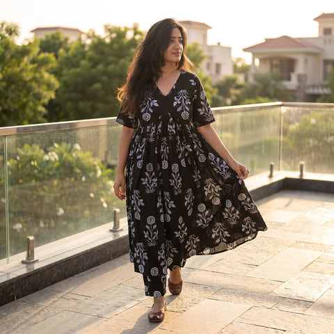 Black & White Floral Printed Cotton Manmohini Alia Cut Kurta