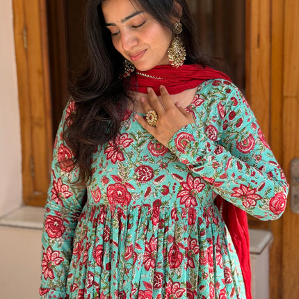 Noor Green Red Floral Printed Flare Kurti