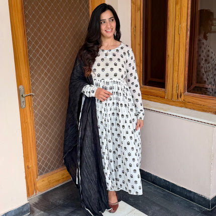Noor Black And White Floral Printed Flare Kurti