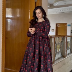 Raha Black Red Floral Set
