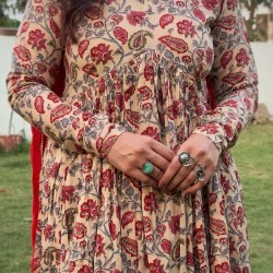Creme Floral Manmohini Kurti