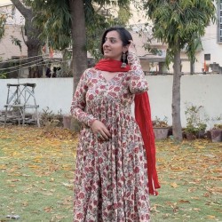 Creme Floral Manmohini Kurti