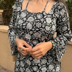 Avasya Black & White Short Kurti