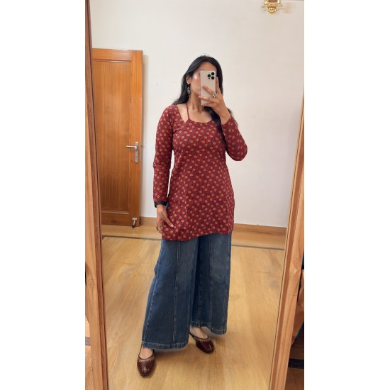 Avasya Pink Motif Short Kurti