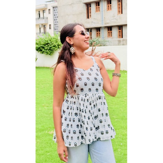 Black-White Flare Top Black-White Flare Top