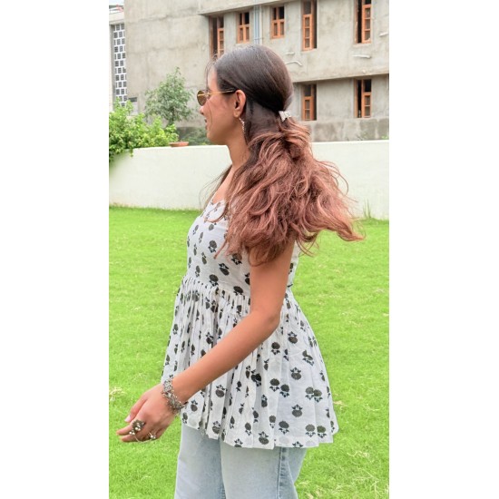 Black-White Flare Top Black-White Flare Top