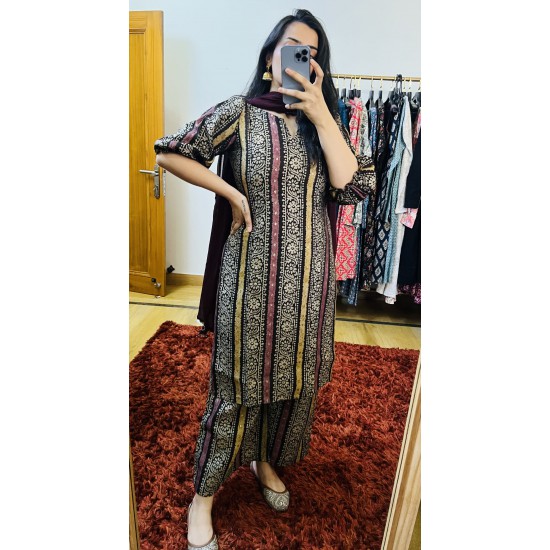 Golden Lining Straight Long Kurti